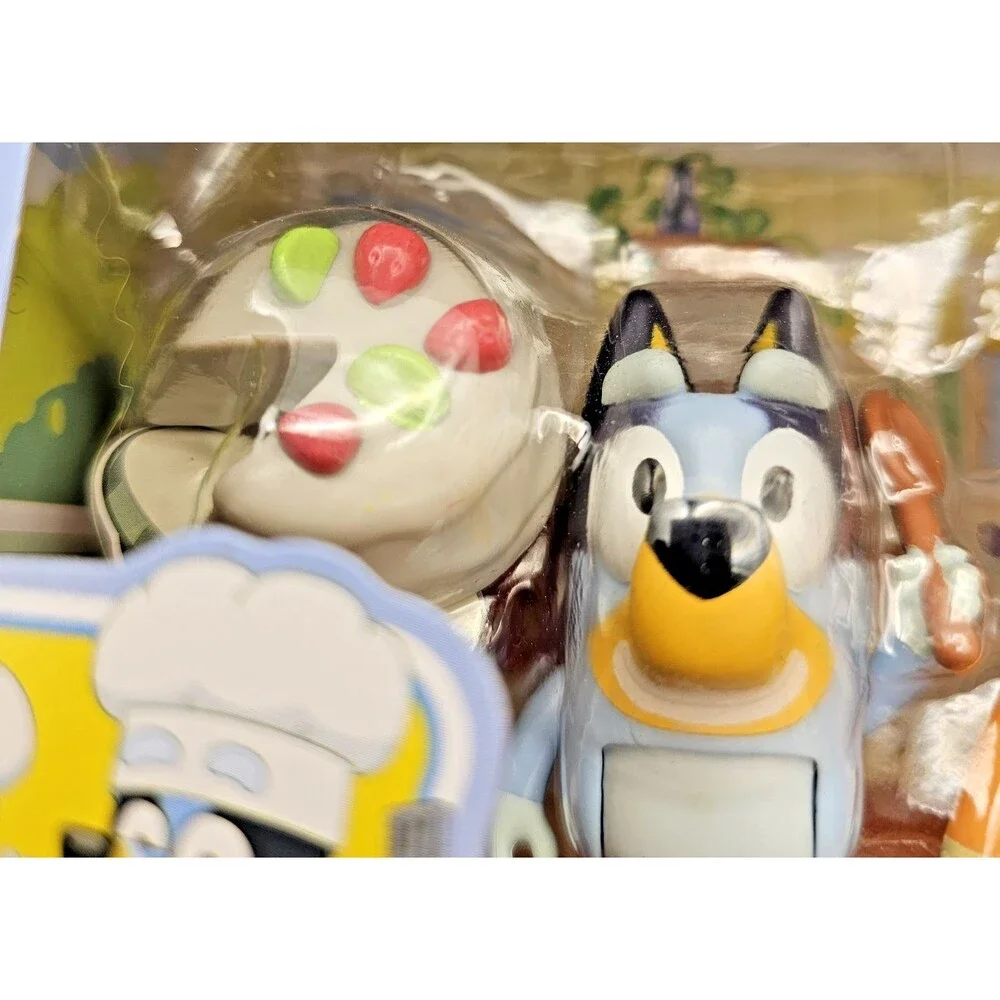 Bluey Let's Play Chef Set With Bluey/Bingo/Mum/Dad Poseable 2.5-3